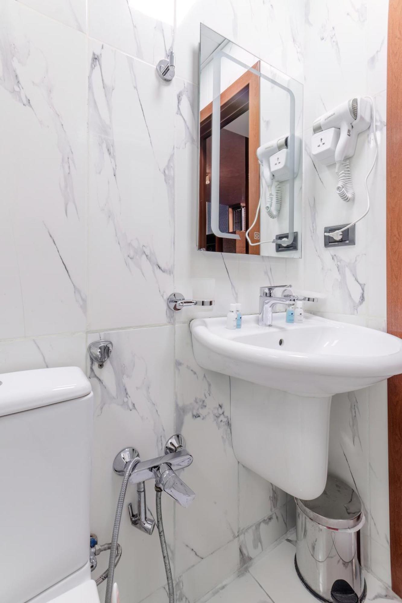 Deluxe Hotel Baku Ngoại thất bức ảnh